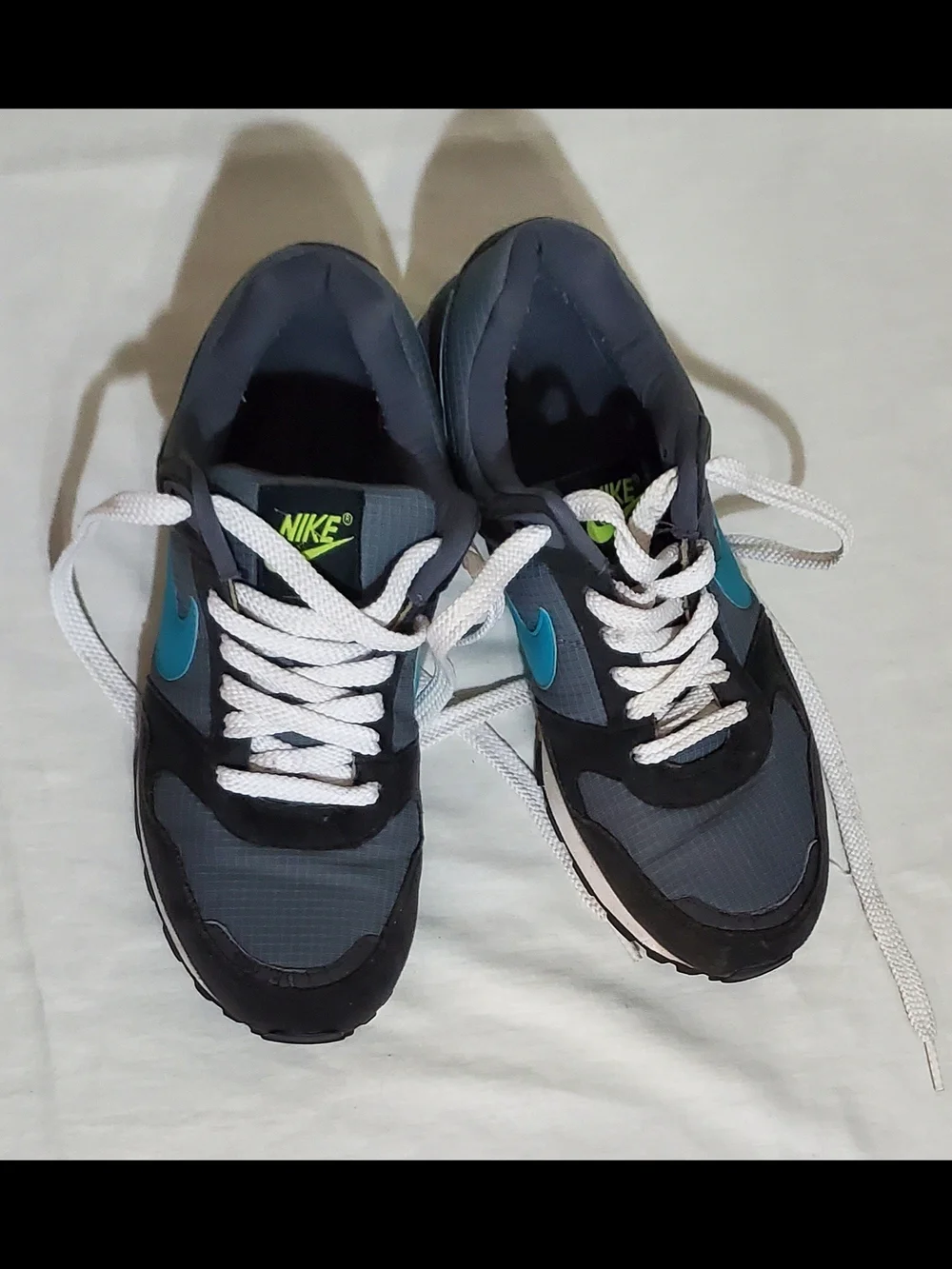 Nike Men’s Gray & Teal Running Sneakers